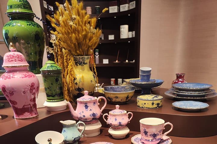 Private Guided Home Shopping Tour of Historic Shops in Milan — photo 1 of 7