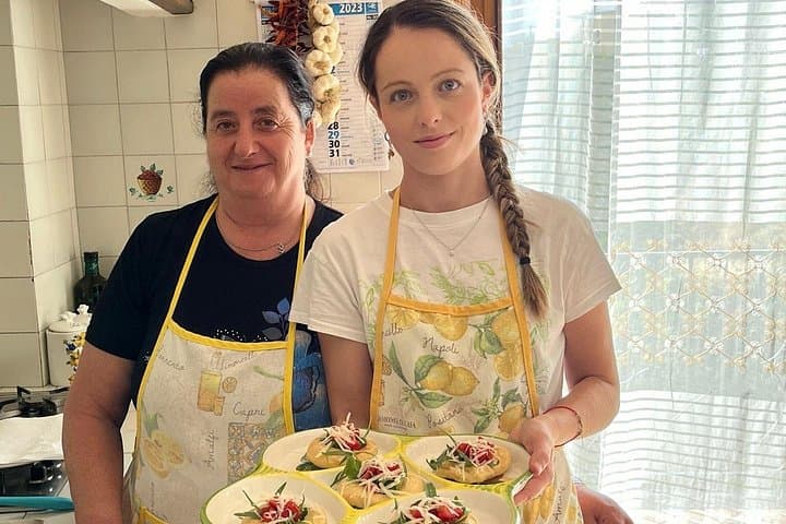 Pizza e Tiramisù class with local mum in Positano — photo 1 of 24