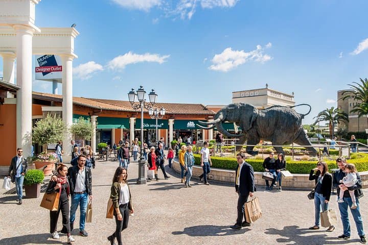 Private Shopping Tour from Rome to Castel Romano Designer Outlet — photo 1 of 7
