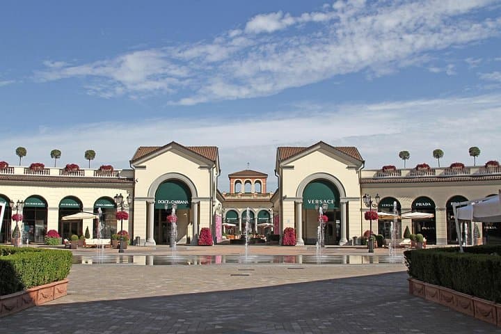 Private Shopping Tour from Genoa to Serravalle Designer Outlet — photo 1 of 8