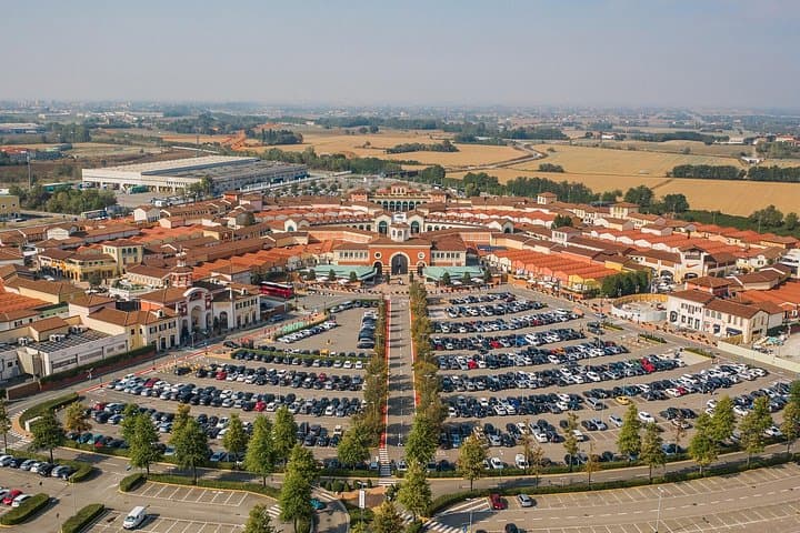 Private Shopping Tour from Milan to Serravalle Designer Outlet — photo 1 of 8