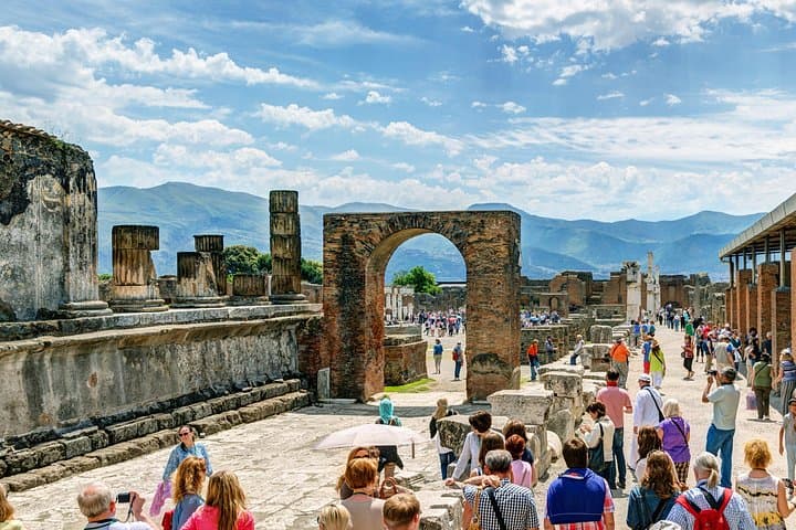 Skip-the-Line Pompeii Guided Tour from Sorrento or Naples — photo 1 of 14