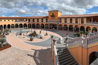 Private Shopping Tour from Florence to Valdichiana Outlet Village