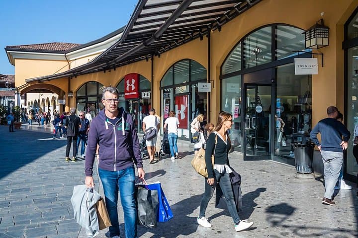 Private Shopping Tour from Rome hotels to Valmontone Outlet — photo 1 of 7