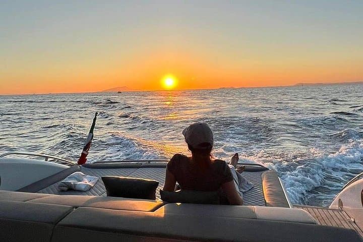 Sunset's colors with a unique overnight stay on board – Sorrento — photo 1 of 11