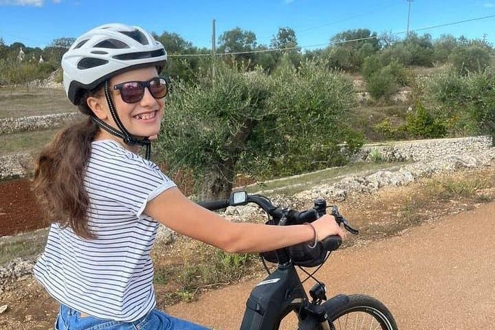 Alberobello in e-bike. Trulli, countryside, mill and donkeys — photo 1 of 29