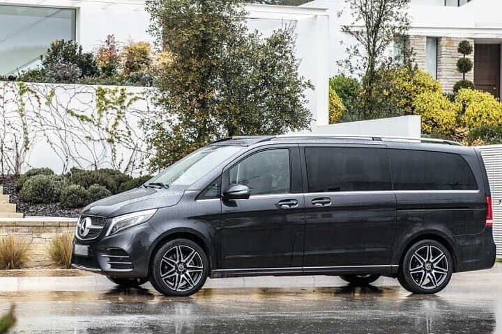 Milan Departure Transfer to Linate Airport LIN in Luxury MiniVan — photo 1 of 7
