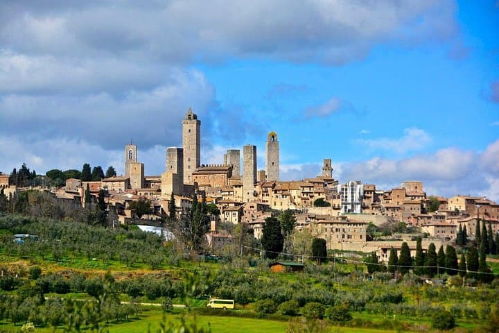 Siena–Pisa Scenic Transfer with San Gimignano Visit & Wine Lunch — photo 1 of 44