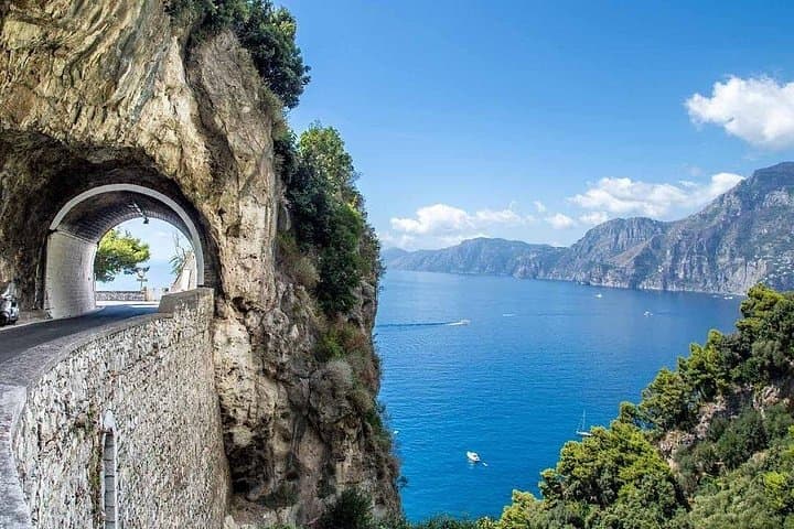 Transfers from Naples to Sorrento Positano Amalfi Ravello Maiori — photo 1 of 9