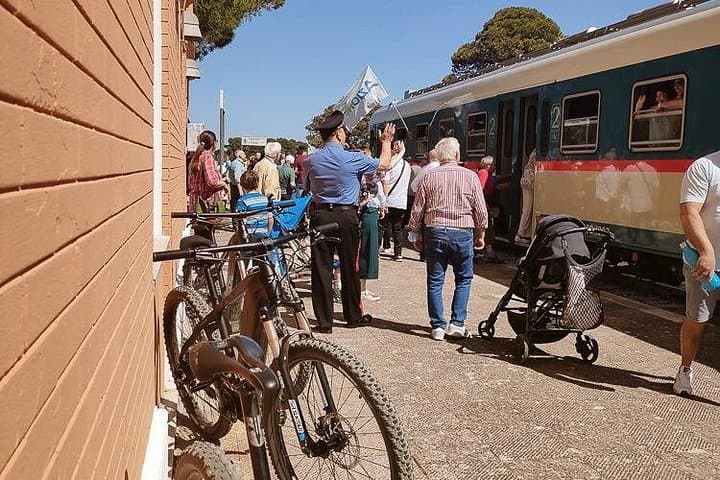 Alberobello : E-Bike Tour to Locorotondo with Local Focaccia — photo 1 of 3