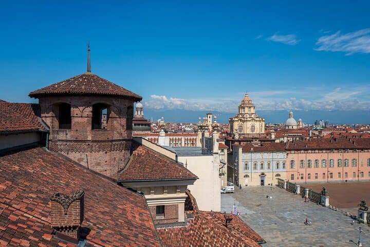 Romantic Turin: Couples Walking Tour & Game — photo 1 of 7