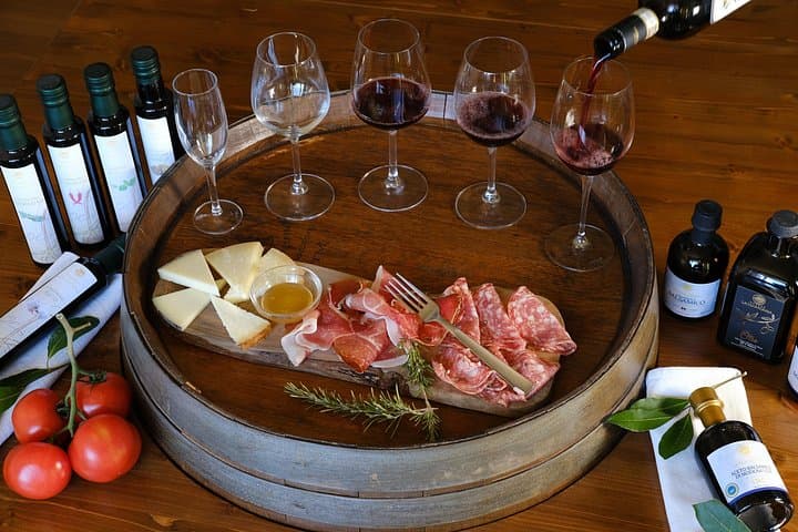 Private Tuscan meal with Wine and EVO oil tasting — photo 1 of 11