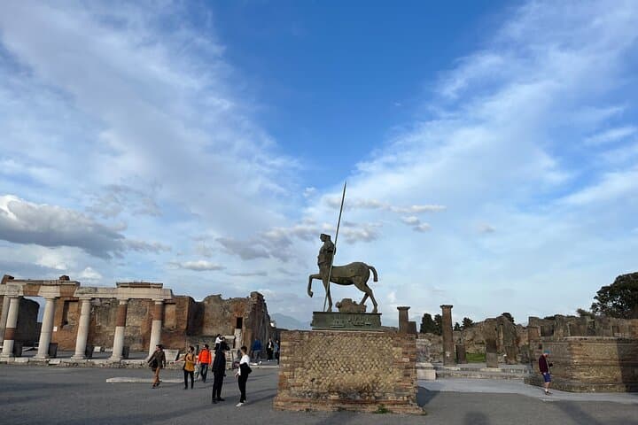 Full Day Tour to Pompeii, Vesuvius and Herculaneum — photo 1 of 18