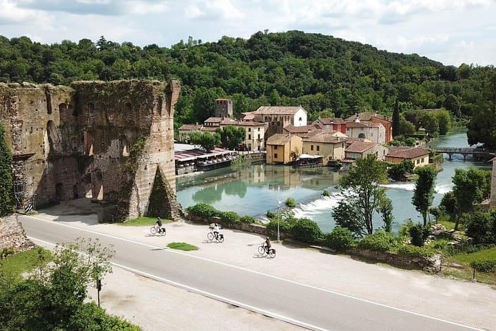 E-bike adventure among medieval castles and old villages — photo 1 of 9