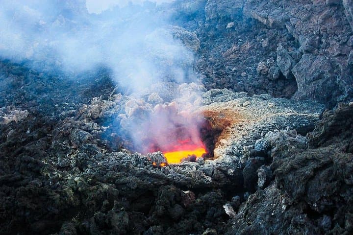 Transfer from Taormina to Syracuse with Stopover at Etna Volcano — photo 1 of 7