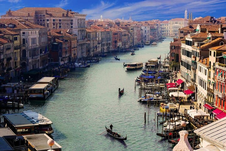 Lake Como to Venice Private Door-to-Door Transfer with Driver — photo 1 of 7