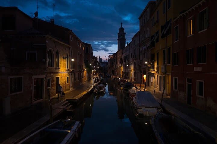 Venice Ghostly Legends Explore on Foot — photo 1 of 37