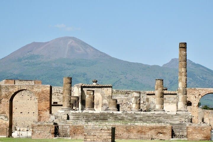 Naples to Pompeii & Mount Vesuvius Skip-the-Line Tour with Tickets — photo 1 of 12