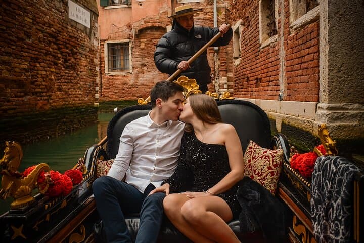 Luxurious Photoshoot in Venice — photo 1 of 16