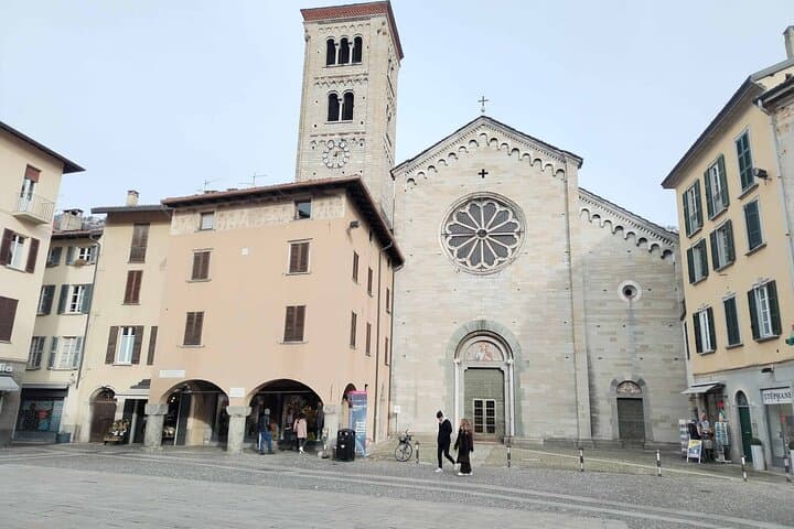 A Self-Guided Walking Tour of Como and its Breathtaking Lakeside — photo 1 of 9