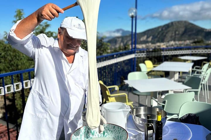 Mozzarella class & more in Sorrento — photo 1 of 38