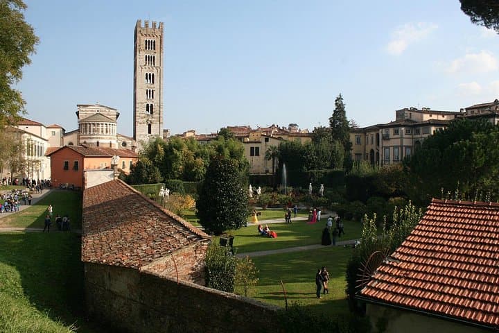 From Florence: Private Minivan Excursion to Lucca — photo 1 of 5