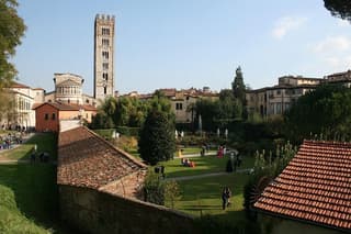 From Florence: Private Minivan Excursion to Lucca
