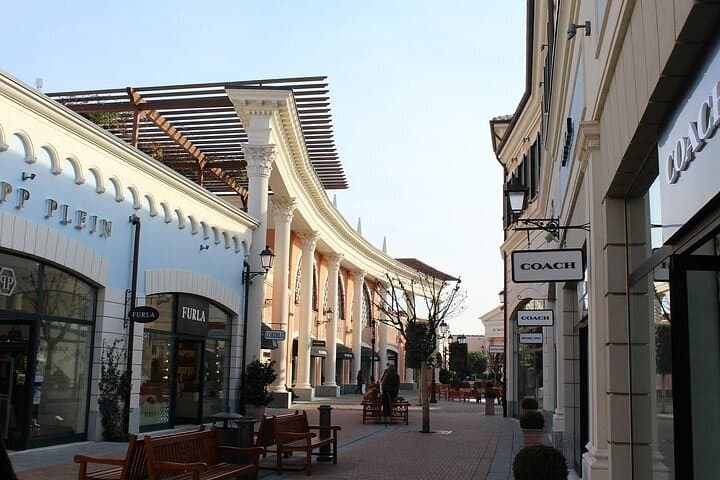 Rome: Castel Romano Outlet Shopping Full Day Trip — photo 1 of 7