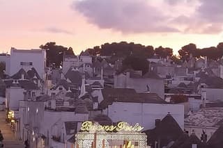 Culinary historical welcome and guided walk among the trulli