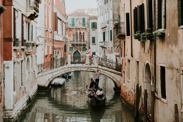 Private Vacation Photography Session with Local Photographer in Venice — photo 1 of 10
