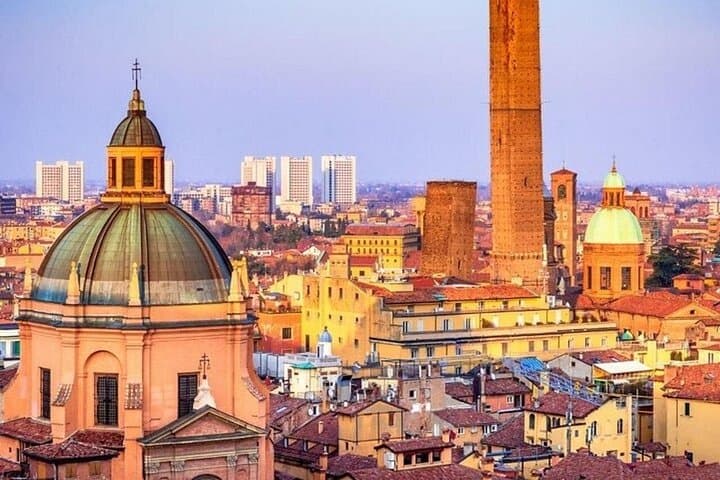 Bologna Highlights Private Walking Tour With A Guide — photo 1 of 7