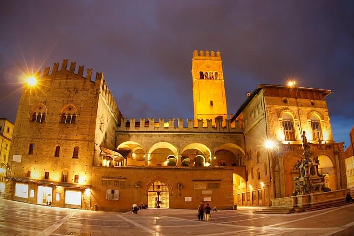 Bologna City Highlights Private Guided Tour at Night — photo 1 of 6
