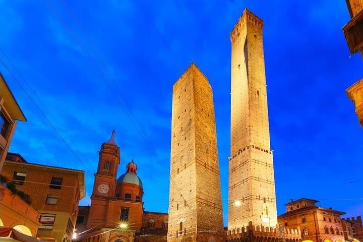 Moonlight Bologna Night City Tour with Private Local Guide — photo 1 of 6