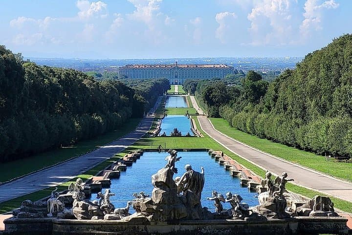 Private Half Day Tour to the Royal Palace of Caserta — photo 1 of 13