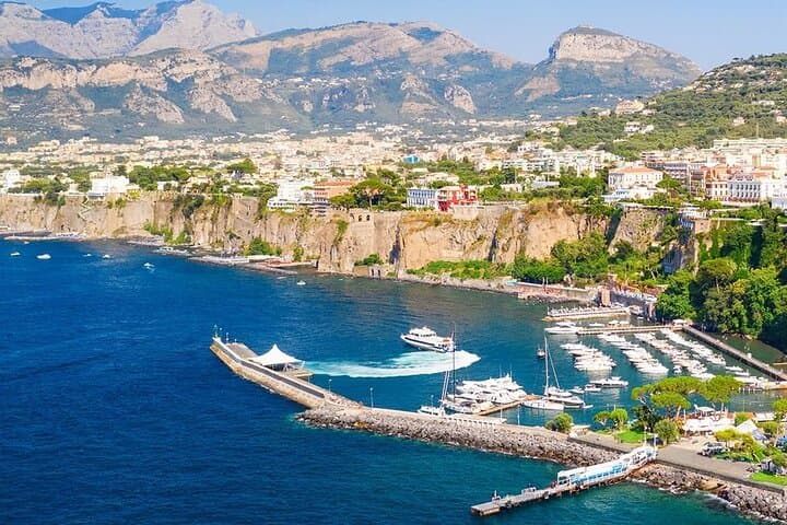 Shuttle service from Sorrento to Napoli Airport/Train Station — photo 1 of 2