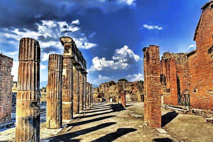 Pompeii tour in a small group with Licensed Guide — photo 1 of 8