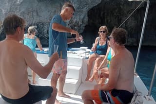 Private boat tour Syracuse Ortigia fruit and prosecco