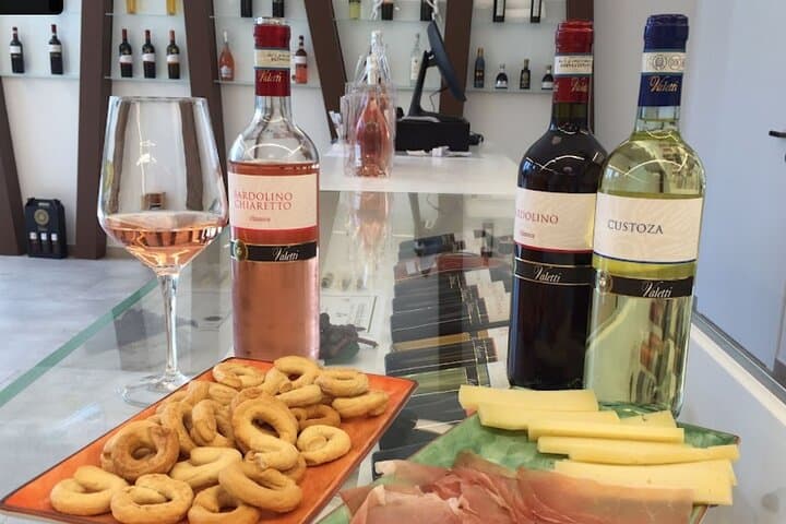 Tasting of 6 Rosè and White Wines in Bardolino with Lake View — photo 1 of 7