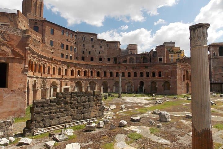 Colosseum & Ancient Rome Tour: Explore from the Outside — photo 1 of 15