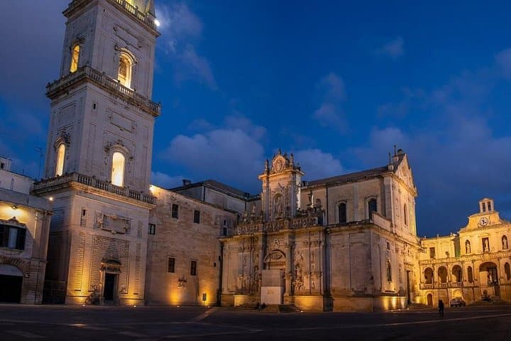 Lecce in the evening: discover the magic of the historic center — photo 1 of 4