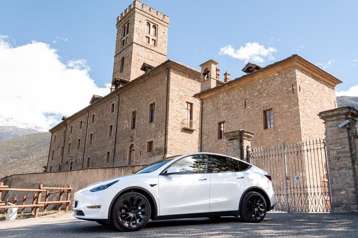 Rent Tesla Model Y LR — photo 1 of 9