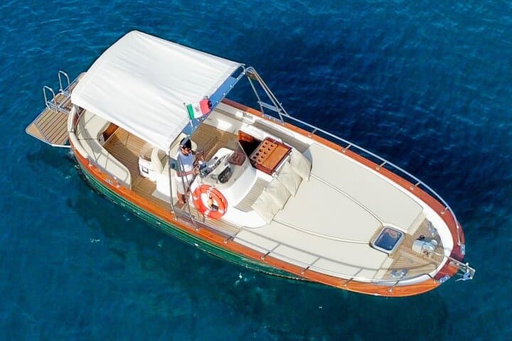 Private tour of the island of Ischia on a Fratelli Aprea gozzo — photo 1 of 5