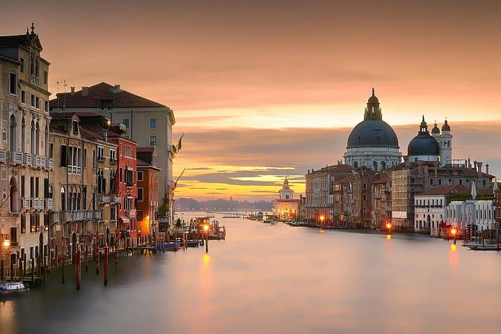 Venice Gondola Night: Romance & Serenade + Ebook Exclusive — photo 1 of 19