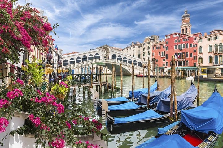 Exclusive Gondola Ride with Guided Old Town Tour — photo 1 of 8