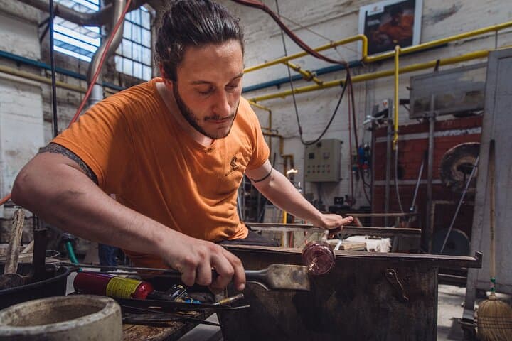 In-depth Guided Tour in a Real Murano Glass Factory — photo 1 of 8