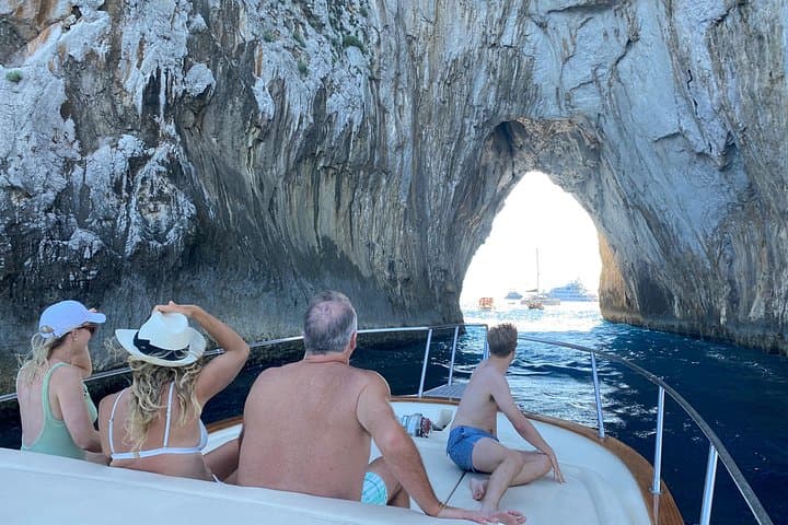 Full-Day Private Guided Boat Tour in Capri. — photo 1 of 15