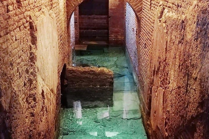 guide tour for the Pantheon and the Trevi Fountain Underground — photo 1 of 17