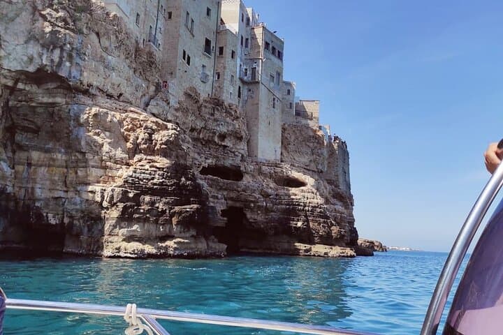 Boat tour from Monopoli to the caves of Polignano a Mare — photo 1 of 5