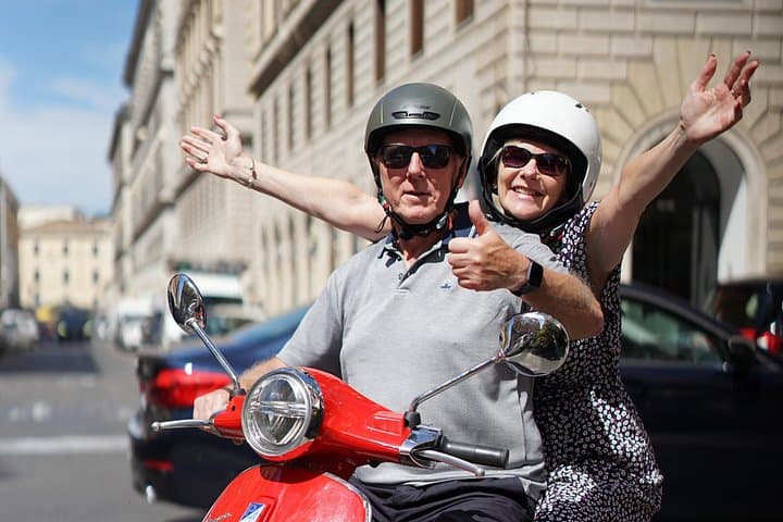 Rome Vespa Journey with City Center with Pickup and Drop-off — photo 1 of 17