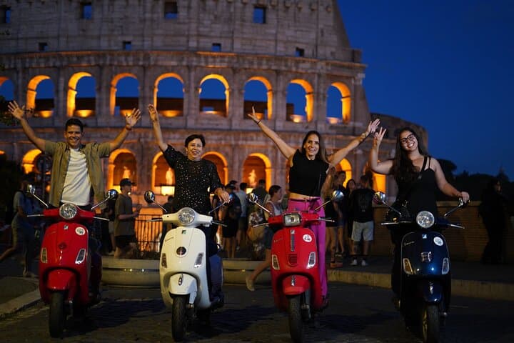 Vespa Scooter Night Tour in Rome with Professional Photographer — photo 1 of 18